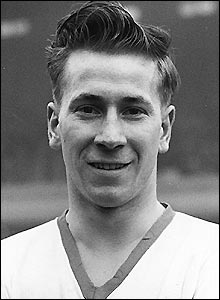 _44169213_sir_bobby_charlton220x300.jpg